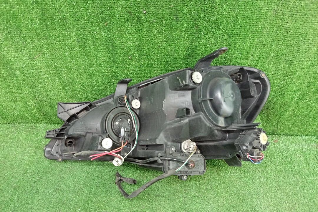 Фара правая передняя TOYOTA IPSUM ACM21W, ACM26W 4 ракурс