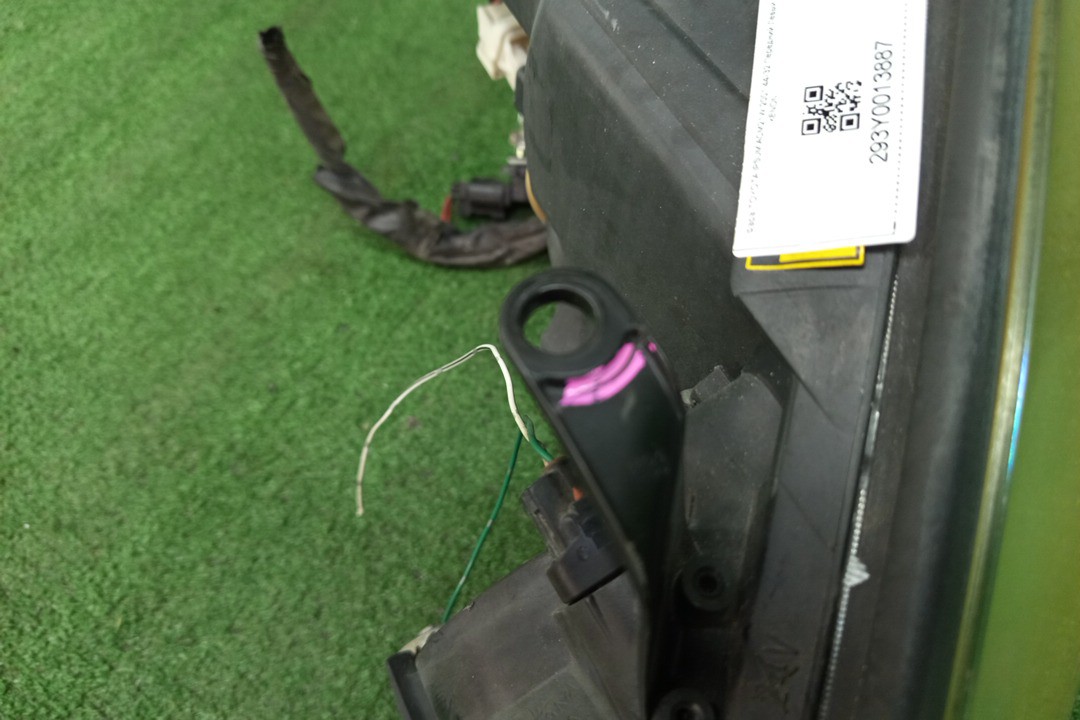 Фара левая передняя TOYOTA IPSUM ACM21W, ACM26W 3 ракурс