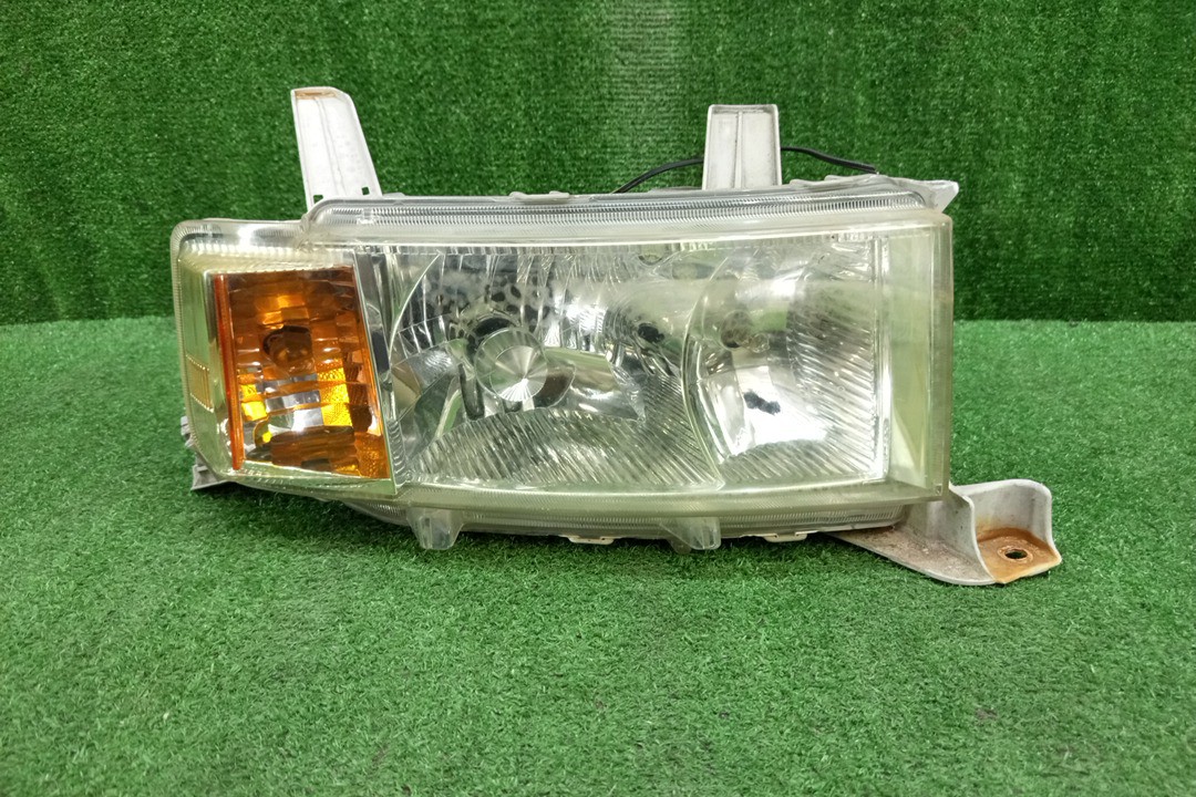 Фара правая передняя TOYOTA BB NCP30, NCP31, NCP35 1 ракурс