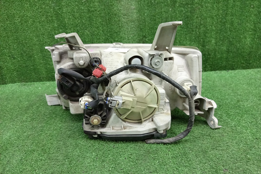 Фара правая передняя TOYOTA BB NCP30, NCP31, NCP35 3 ракурс