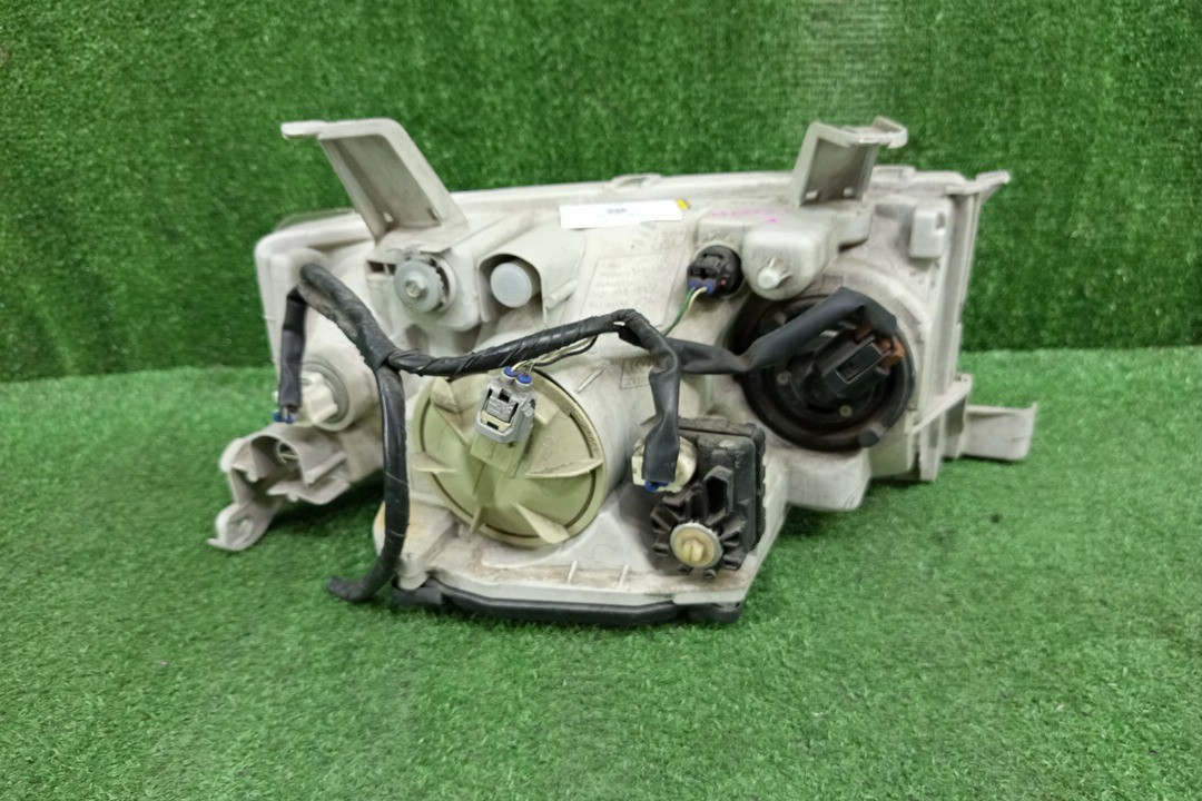 Фара левая передняя TOYOTA BB NCP30, NCP31, NCP35 4 ракурс