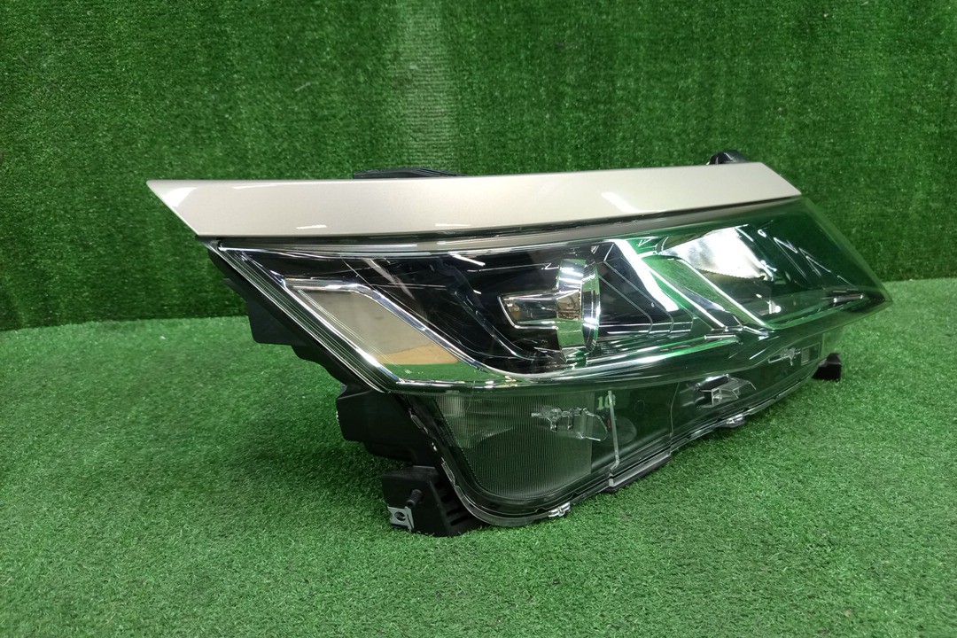 Фара правая передняя NISSAN SERENA C27 2 ракурс