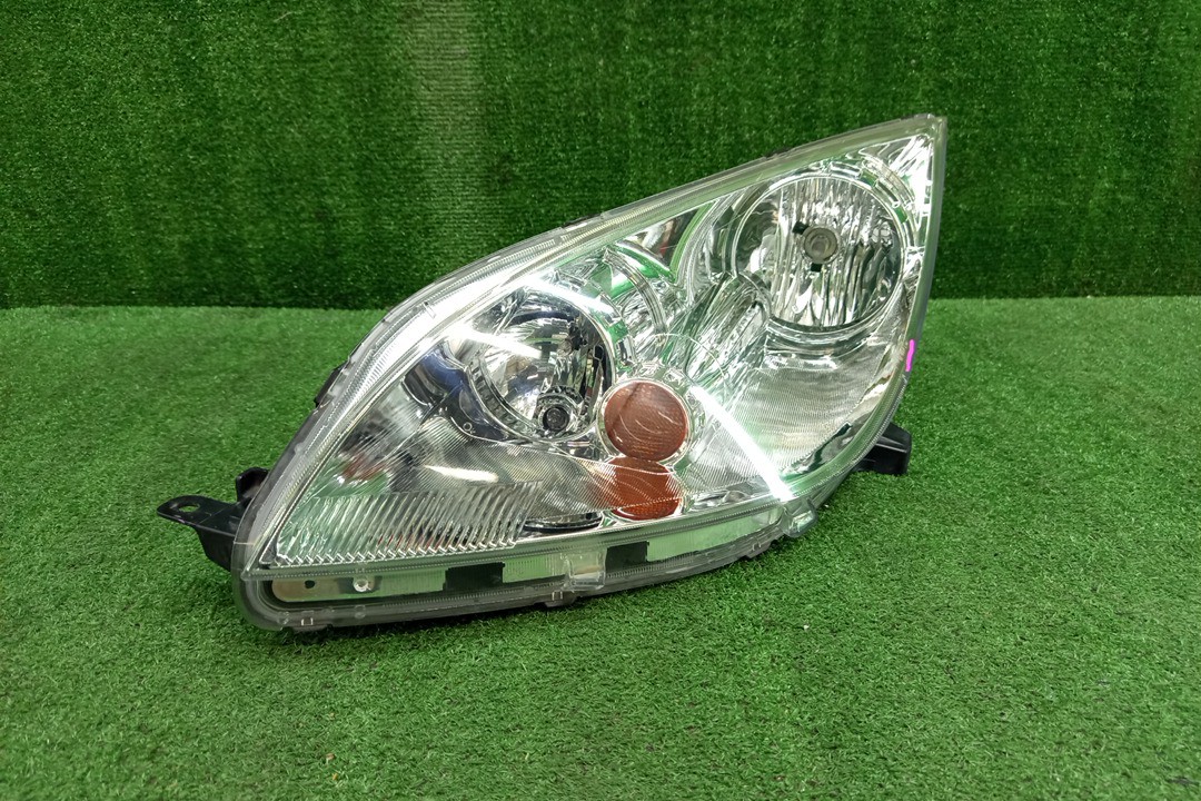 Фара левая передняя MITSUBISHI COLT PLUS, COLT Z27W, Z22W, Z25W, Z23W, Z24W, Z27WG, Z24A, Z23A, Z21A, Z25A, Z26A, Z27A, Z28A, Z22A 1 ракурс