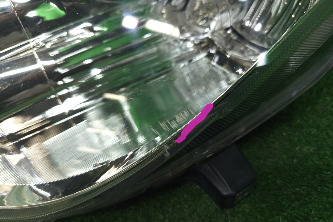 Фара левая передняя MITSUBISHI COLT PLUS, COLT Z27W, Z22W, Z25W, Z23W, Z24W, Z27WG, Z24A, Z23A, Z21A, Z25A, Z26A, Z27A, Z28A, Z22A 3 ракурс