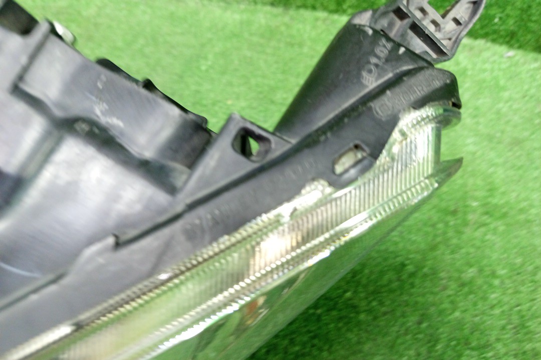 Фара левая передняя MITSUBISHI COLT PLUS, COLT Z27W, Z22W, Z25W, Z23W, Z24W, Z27WG, Z24A, Z23A, Z21A, Z25A, Z26A, Z27A, Z28A, Z22A 5 ракурс