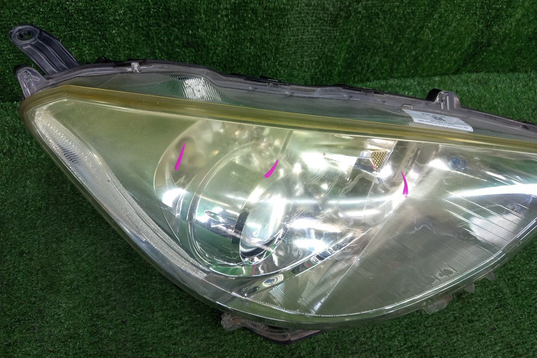 Фара правая передняя TOYOTA AQUA NHP10 2 ракурс