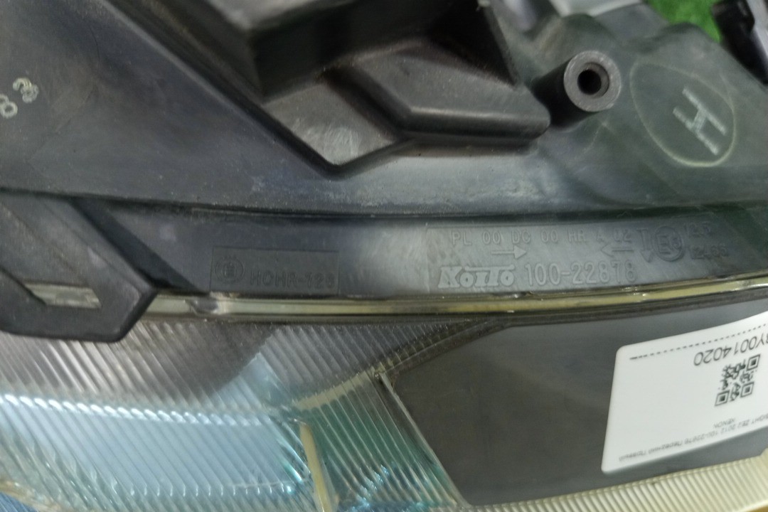 Фара правая передняя HONDA INSIGHT ZE3, ZE2 2 ракурс
