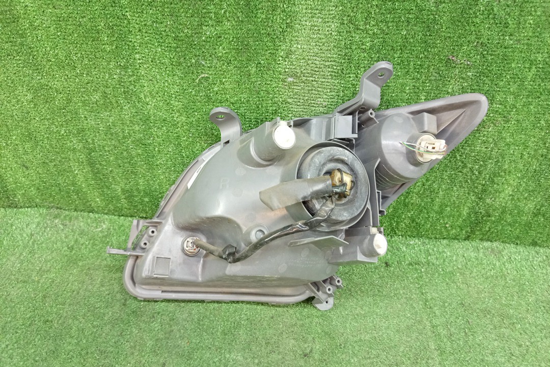 Фара правая передняя TOYOTA IST NCP60, NCP65, NCP61 3 ракурс