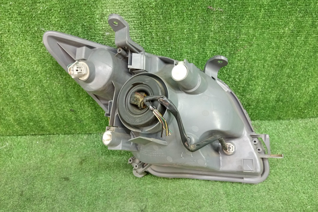 Фара левая передняя TOYOTA IST NCP60, NCP65, NCP61 3 ракурс