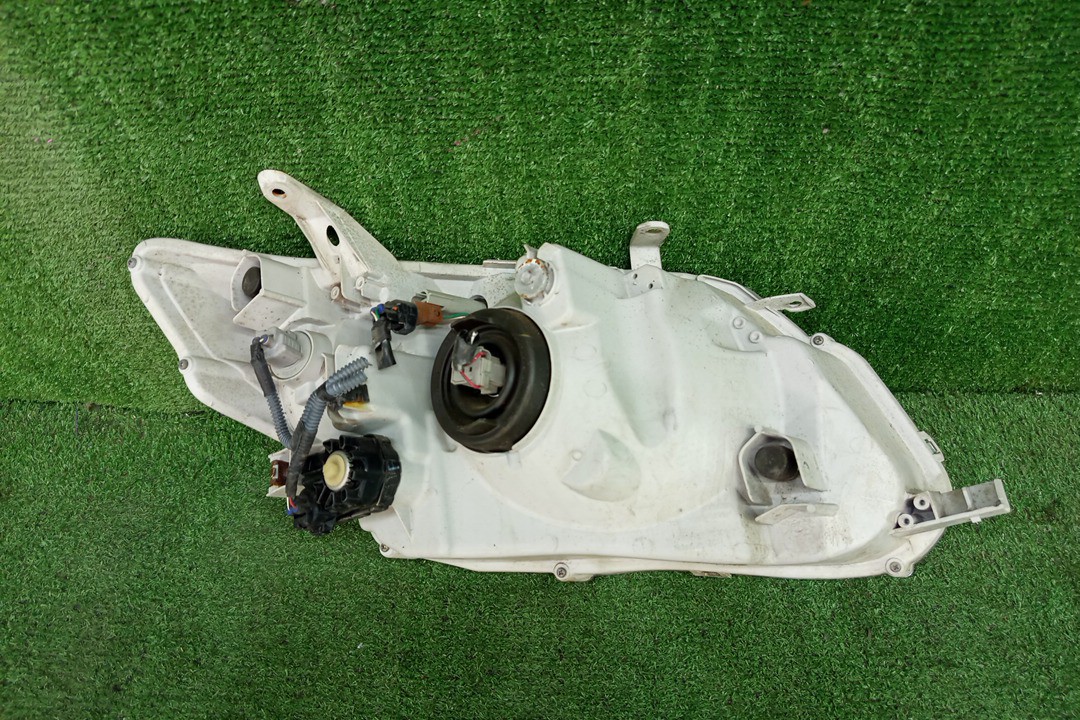 Фара левая передняя TOYOTA AXIO, COROLLA FIELDER, COROLLA  AXIO, FIELDER NZE141, NZE144, ZRE142, ZRE144, ZRE144G, ZRE142G, NZE144G, NZE141G 3 ракурс