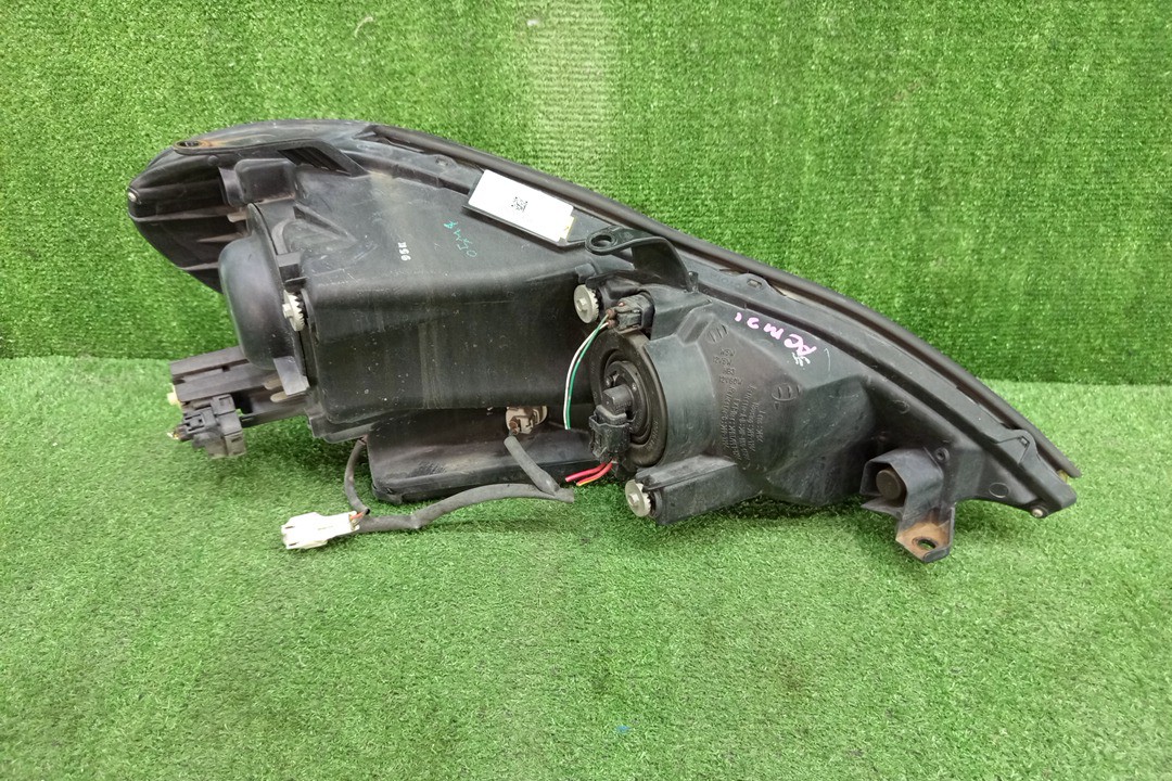 Фара левая передняя TOYOTA IPSUM ACM21W, ACM26W 3 ракурс