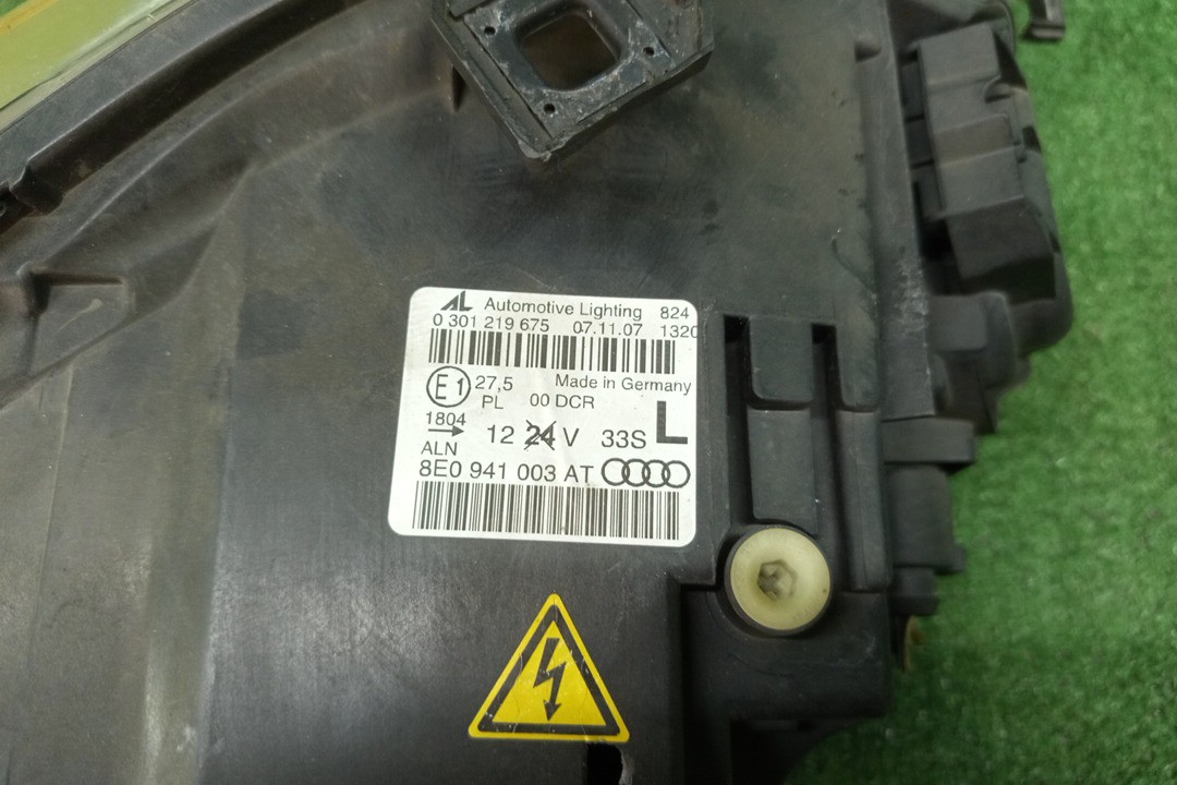 Фара левая передняя AUDI A4 8E, 8HE, 8H7, 8E5, 8EC, B6 3 ракурс
