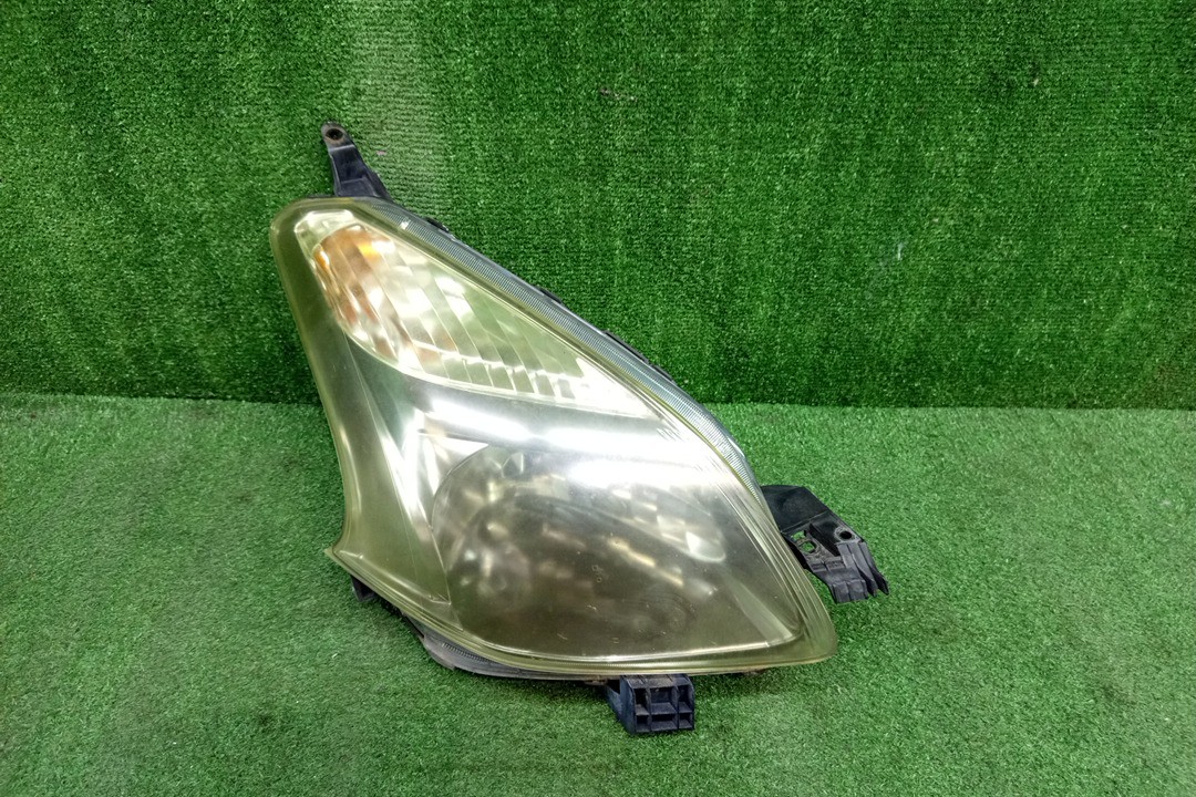 Фара правая передняя TOYOTA RACTIS NCP100, NCP105, SCP100 1 ракурс