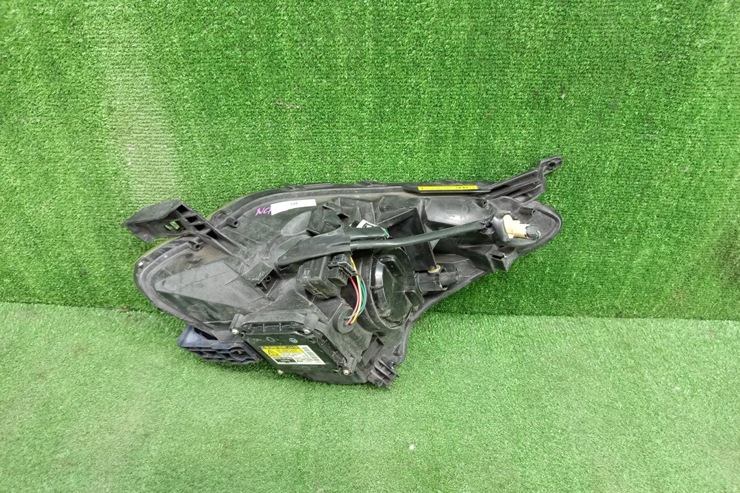 Фара правая передняя TOYOTA RACTIS NCP100, NCP105, SCP100 2 ракурс