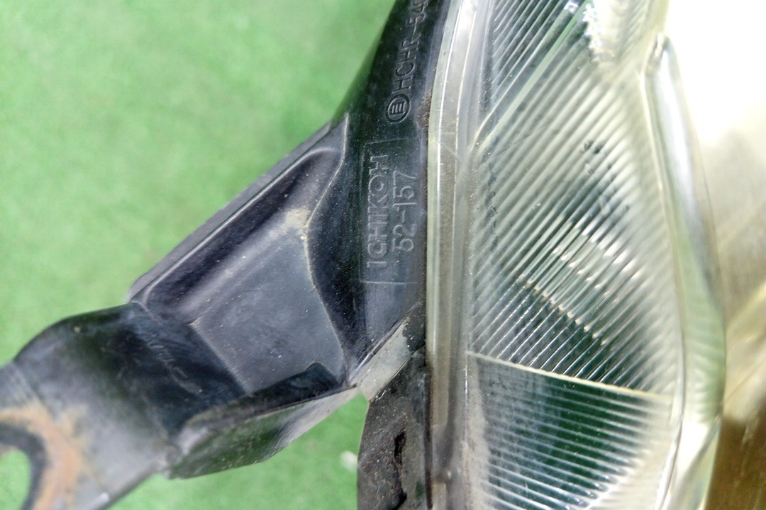 Фара правая передняя TOYOTA RACTIS NCP100, NCP105, SCP100 3 ракурс