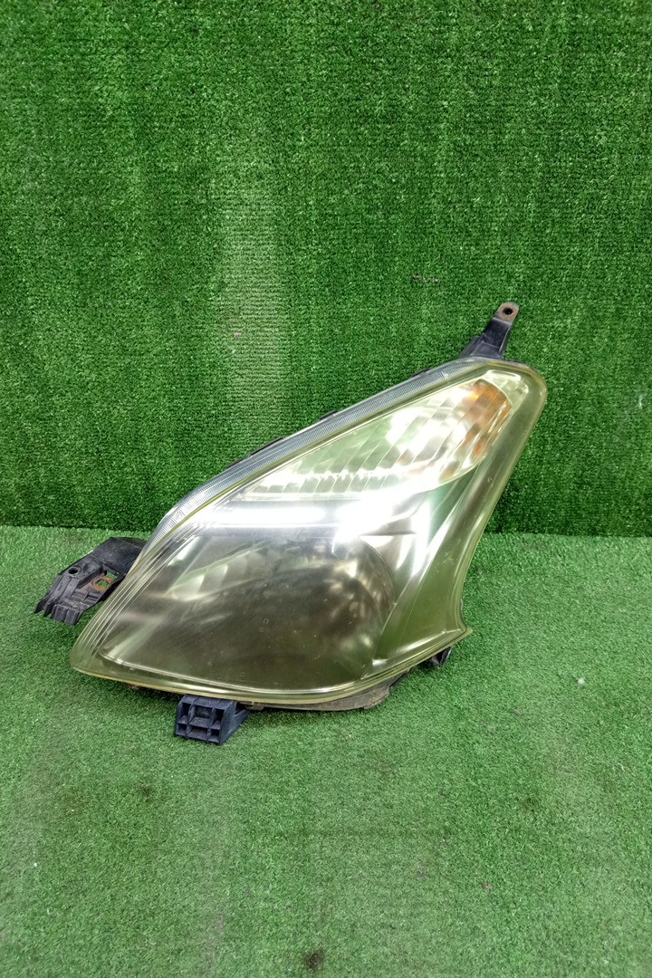 Фара левая передняя TOYOTA RACTIS NCP100, NCP105, SCP100 1 ракурс
