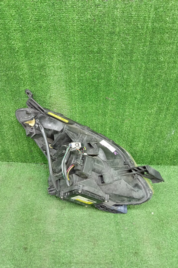 Фара левая передняя TOYOTA RACTIS NCP100, NCP105, SCP100 2 ракурс