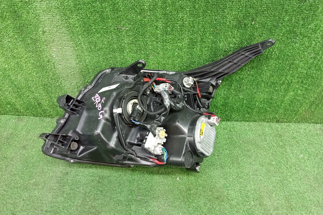 Фара правая передняя TOYOTA VOXY ZRR75W, ZRR70W, ZRR75G, ZRR70G 2 ракурс