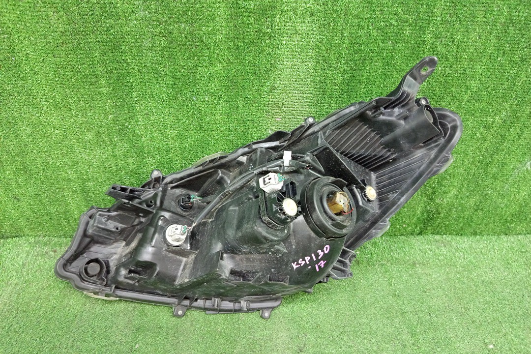 Фара правая передняя TOYOTA VITZ, YARIS KSP130, NSP130, NSP135, NCP131 2 ракурс