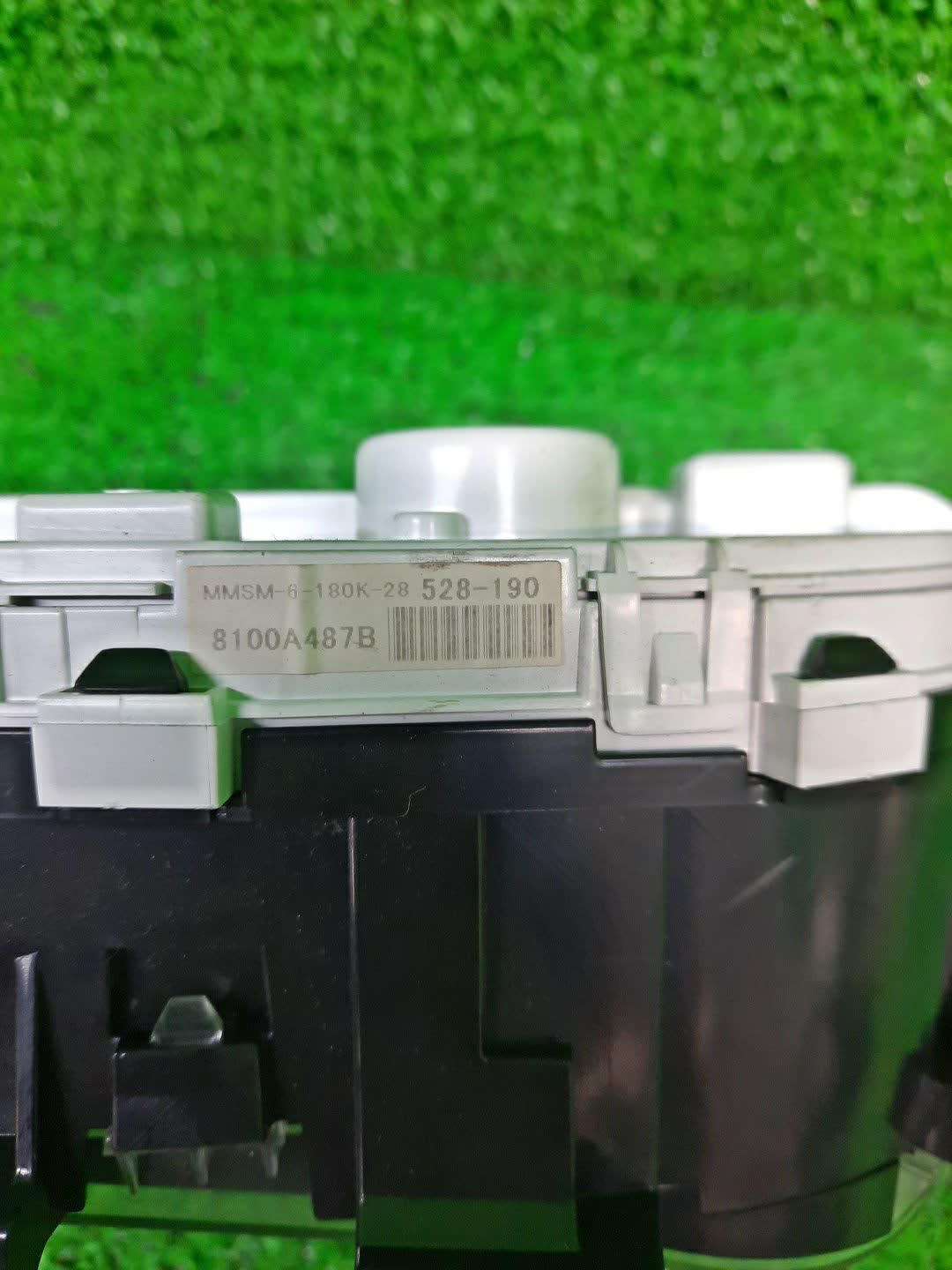 Щиток приборов MITSUBISHI GALANT FORTIS CX4A 8100A487B 2 ракурс Щиток приборов MITSUBISHI GALANT FORTIS CX4A 8100A487B 2 ракурс