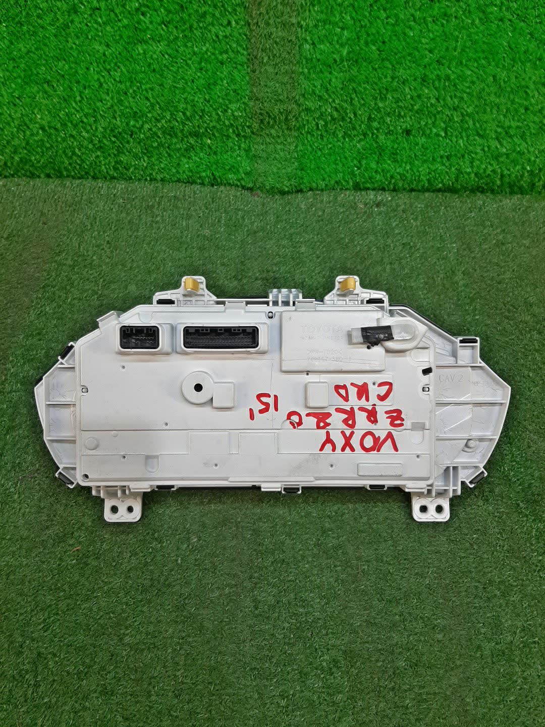 Спидометр TOYOTA VOXY ZWR80G 2ZR-FXE 83800-28L90 2 ракурс