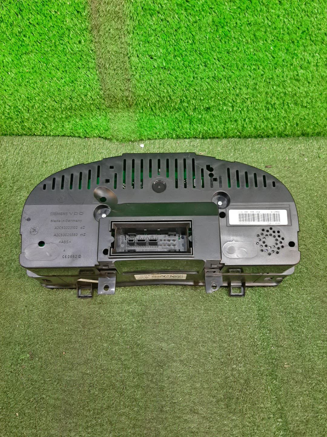 Спидометр VOLKSWAGEN GOLF 1K1 1K0920863A 2 ракурс