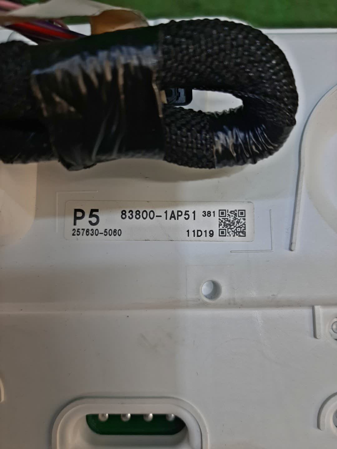 Спидометр TOYOTA COROLLA ZWE211 2ZR-FXE 83800-1AP51 3 ракурс