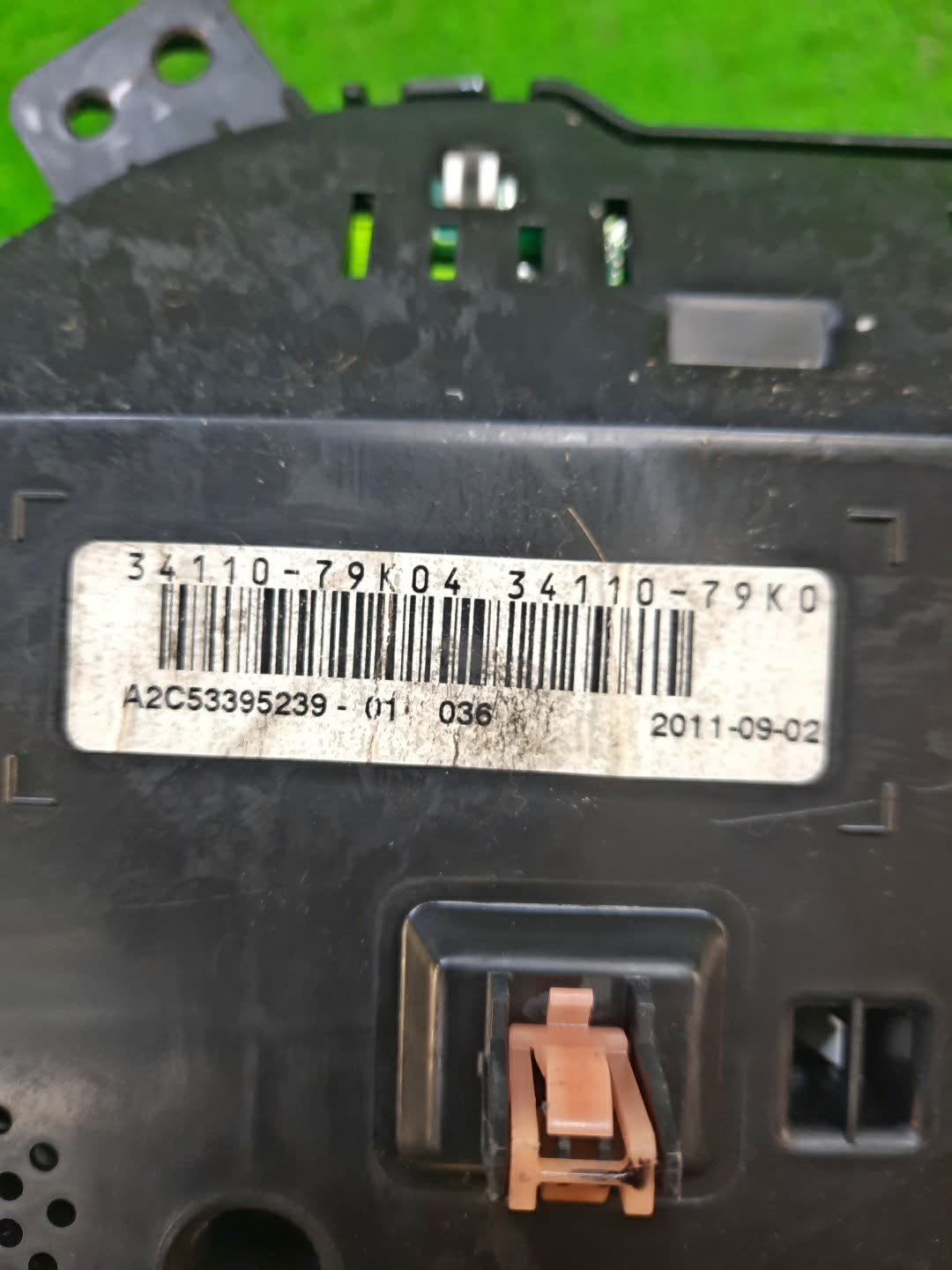 Спидометр SUZUKI ESCUDO TDA4W 34110-79K04 3 ракурс