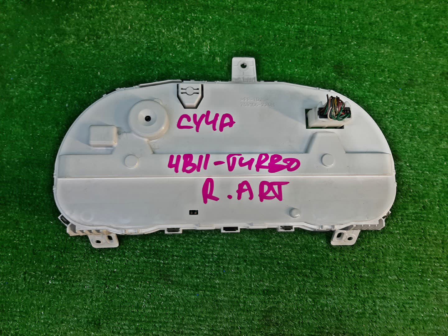 Щиток приборов MITSUBISHI GALANT FORTIS CY4A 8100A318A 2 ракурс Щиток приборов MITSUBISHI GALANT FORTIS CY4A 8100A318A 2 ракурс