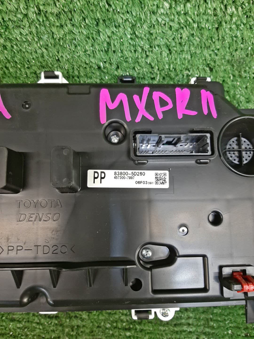 Спидометр TOYOTA AQUA MXPK11 83800-5D260 2 ракурс