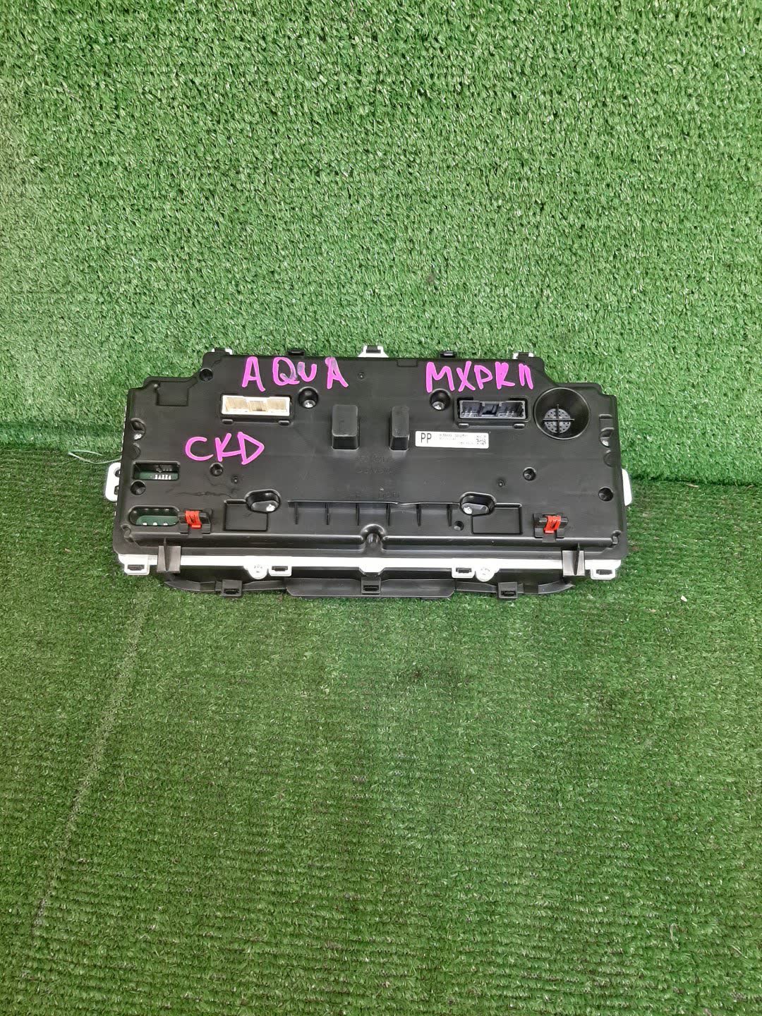 Спидометр TOYOTA AQUA MXPK11 83800-5D260 3 ракурс
