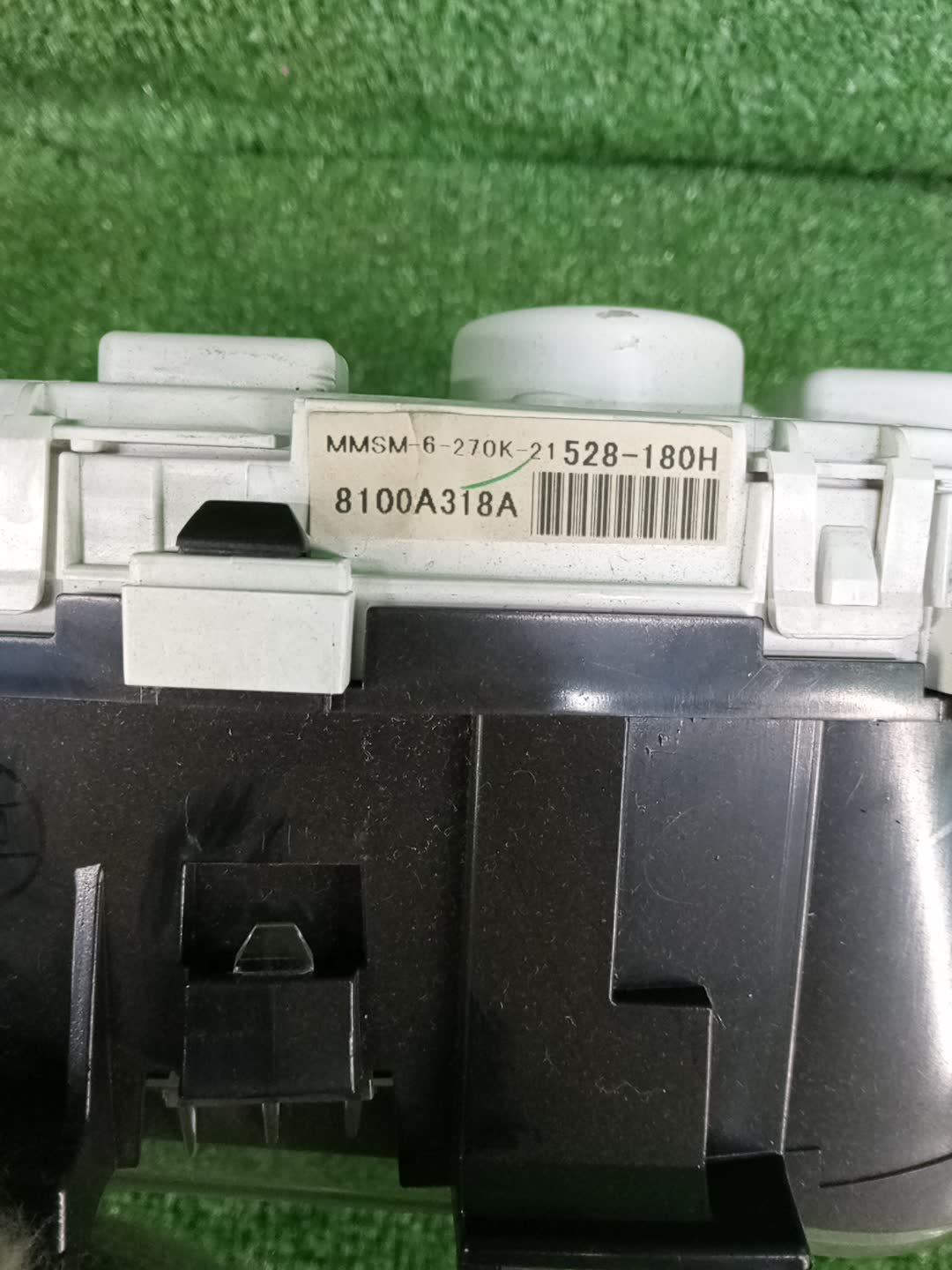 Щиток приборов MITSUBISHI GALANT FORTIS CX4A 8100A318A 2 ракурс Щиток приборов MITSUBISHI GALANT FORTIS CX4A 8100A318A 2 ракурс