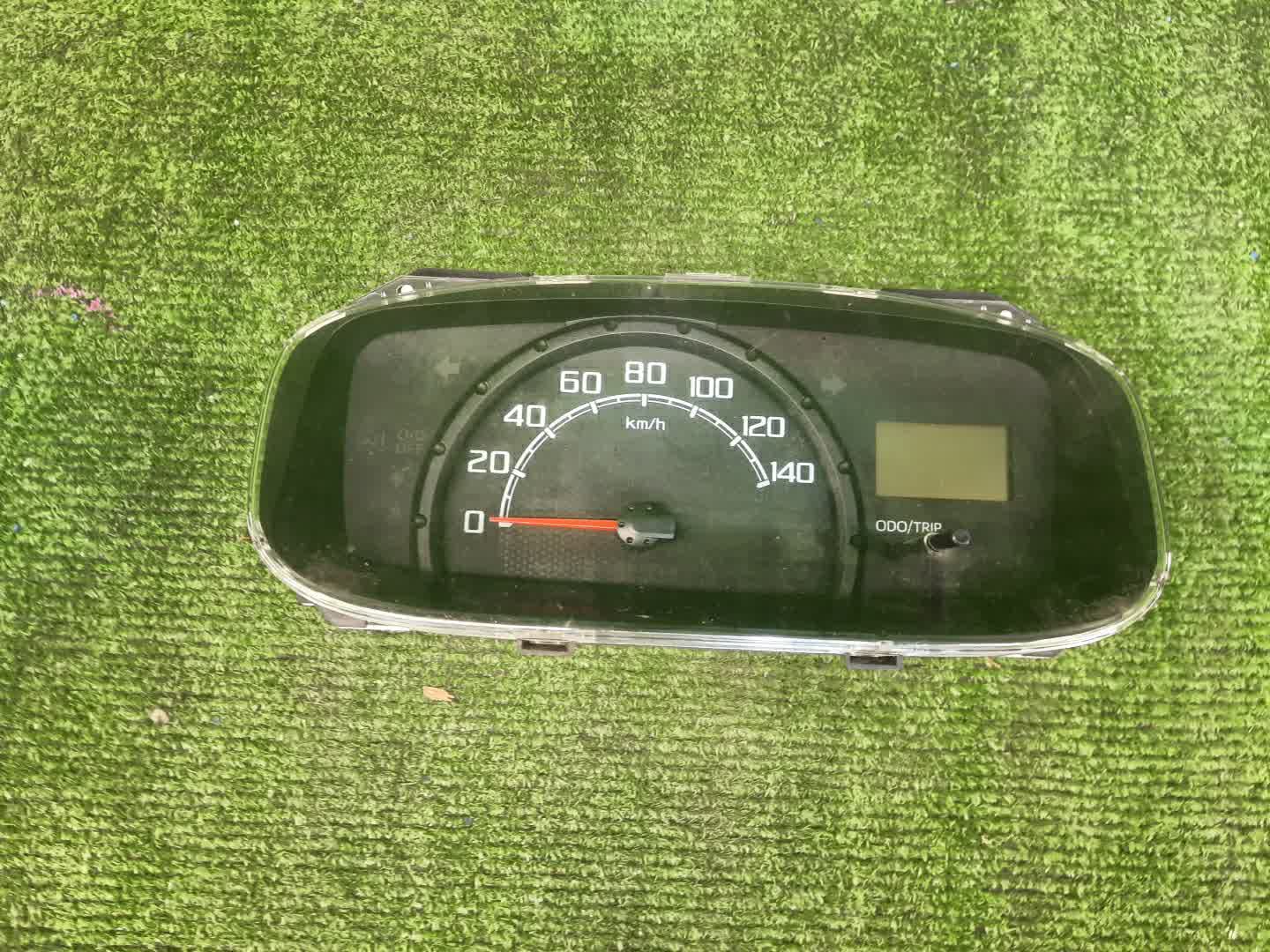 Спидометр DAIHATSU CAST LA250S 3 ракурс Спидометр DAIHATSU CAST LA250S 3 ракурс
