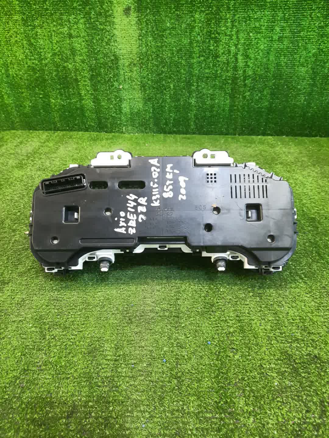 Спидометр TOYOTA COROLLA AXIO ZRE144 2ZR-FAE, 2ZR-FE 83800-12G01 2 ракурс Спидометр TOYOTA COROLLA AXIO ZRE144 2ZR-FAE, 2ZR-FE 83800-12G01 2 ракурс