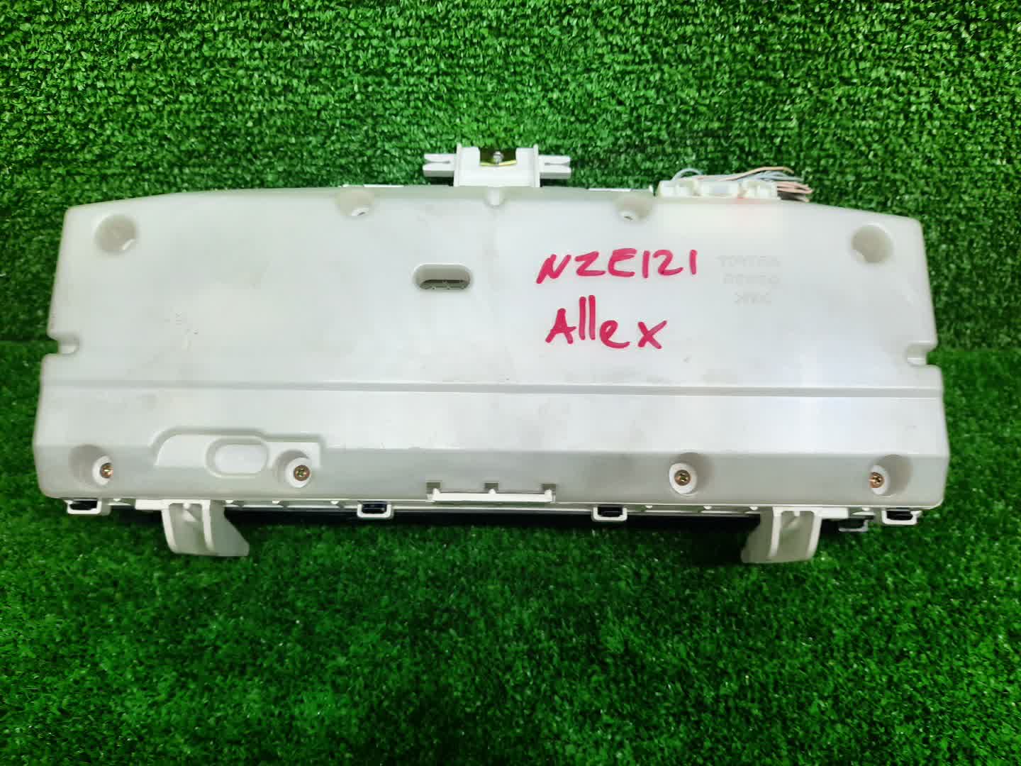 Спидометр TOYOTA ALLEX NZE121 1NZ-FE 83800-1H290 2 ракурс