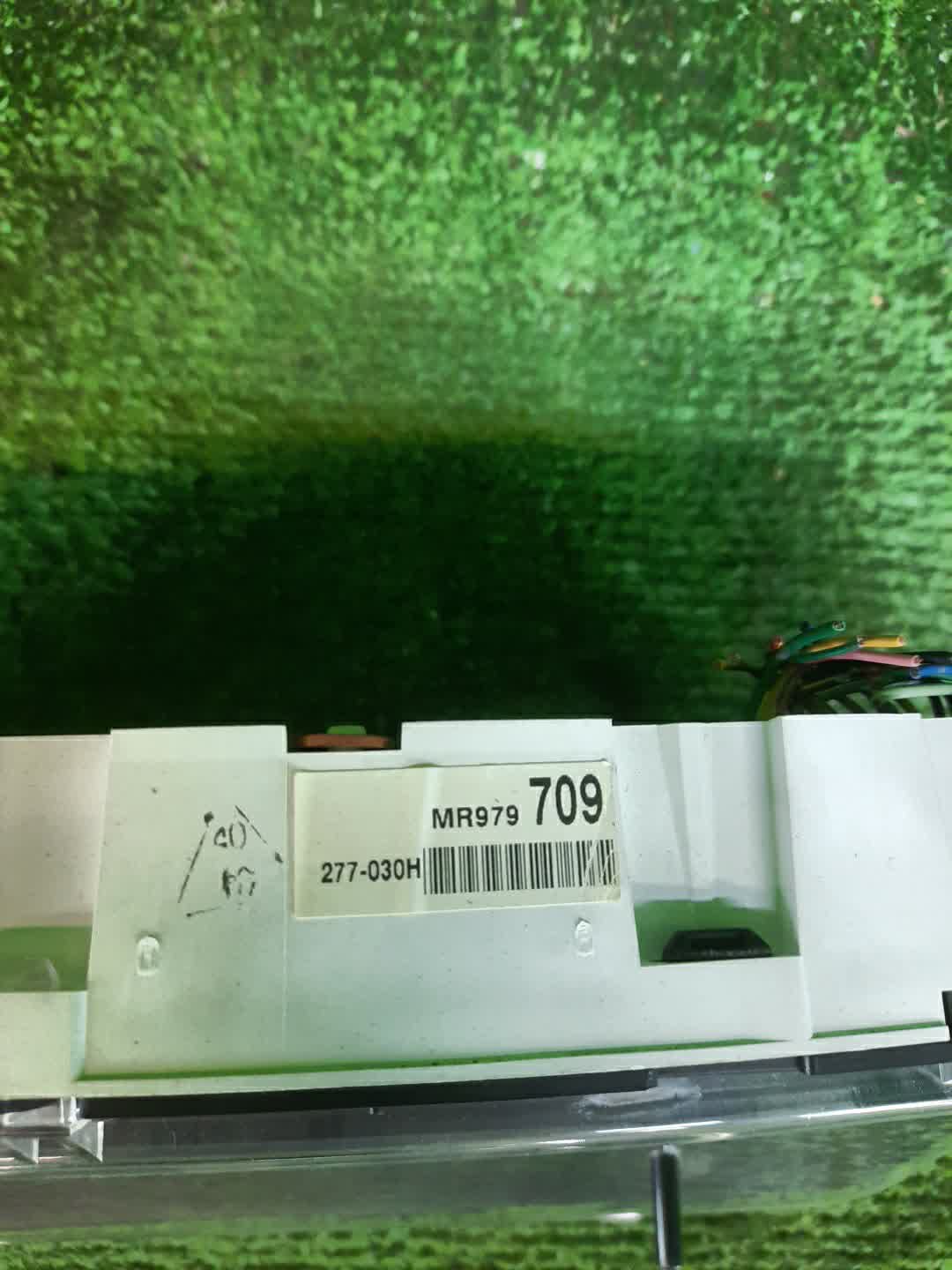 Спидометр MITSUBISHI LANCER CS2W 4G15 MR979709 3 ракурс