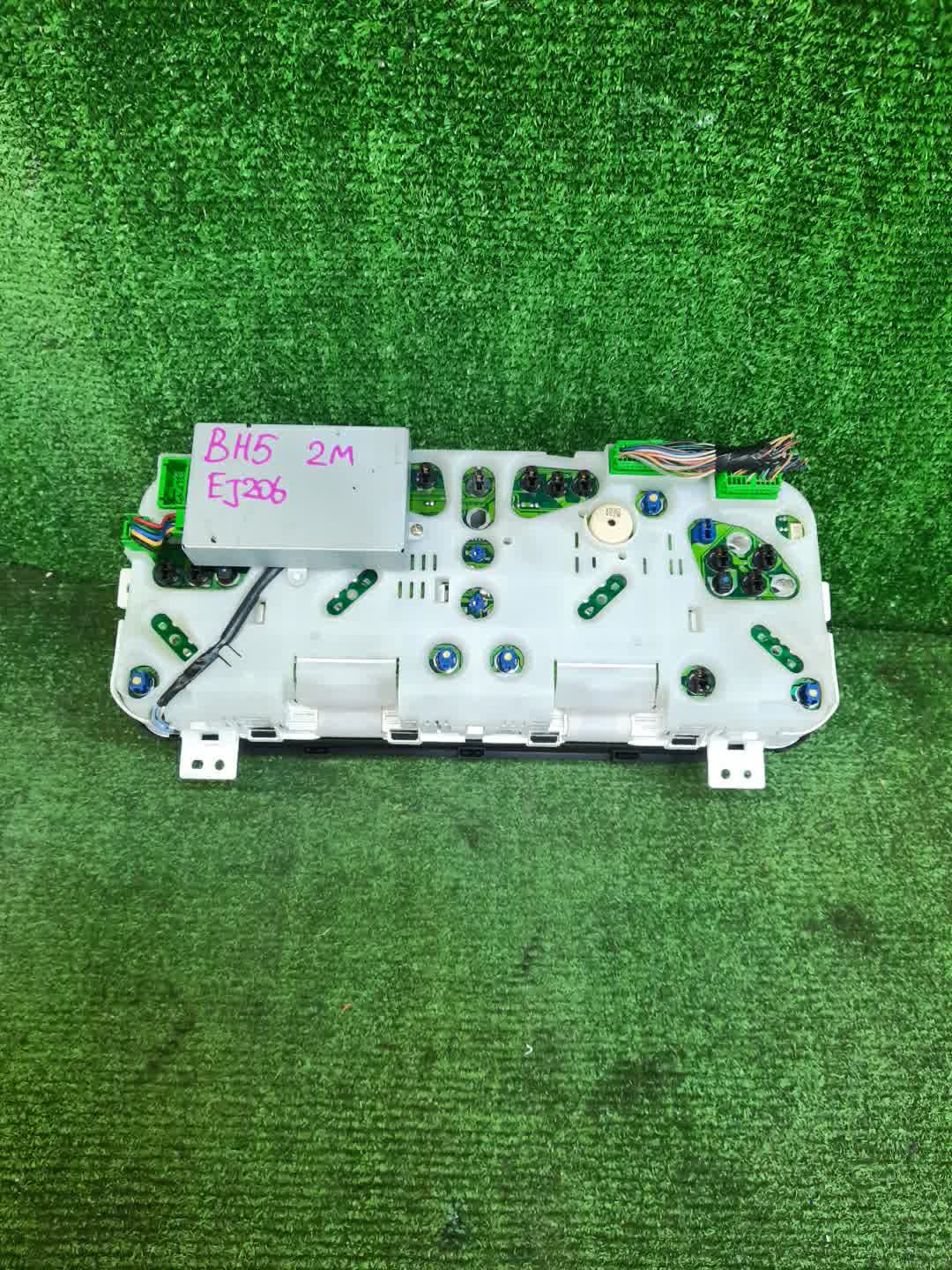 Спидометр SUBARU LEGACY BH5 EJ206 85015AE060 2 ракурс