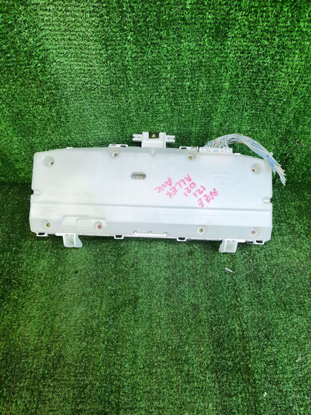 Спидометр TOYOTA ALLEX NZE124 1NZ-FE 83800-1H290 2 ракурс