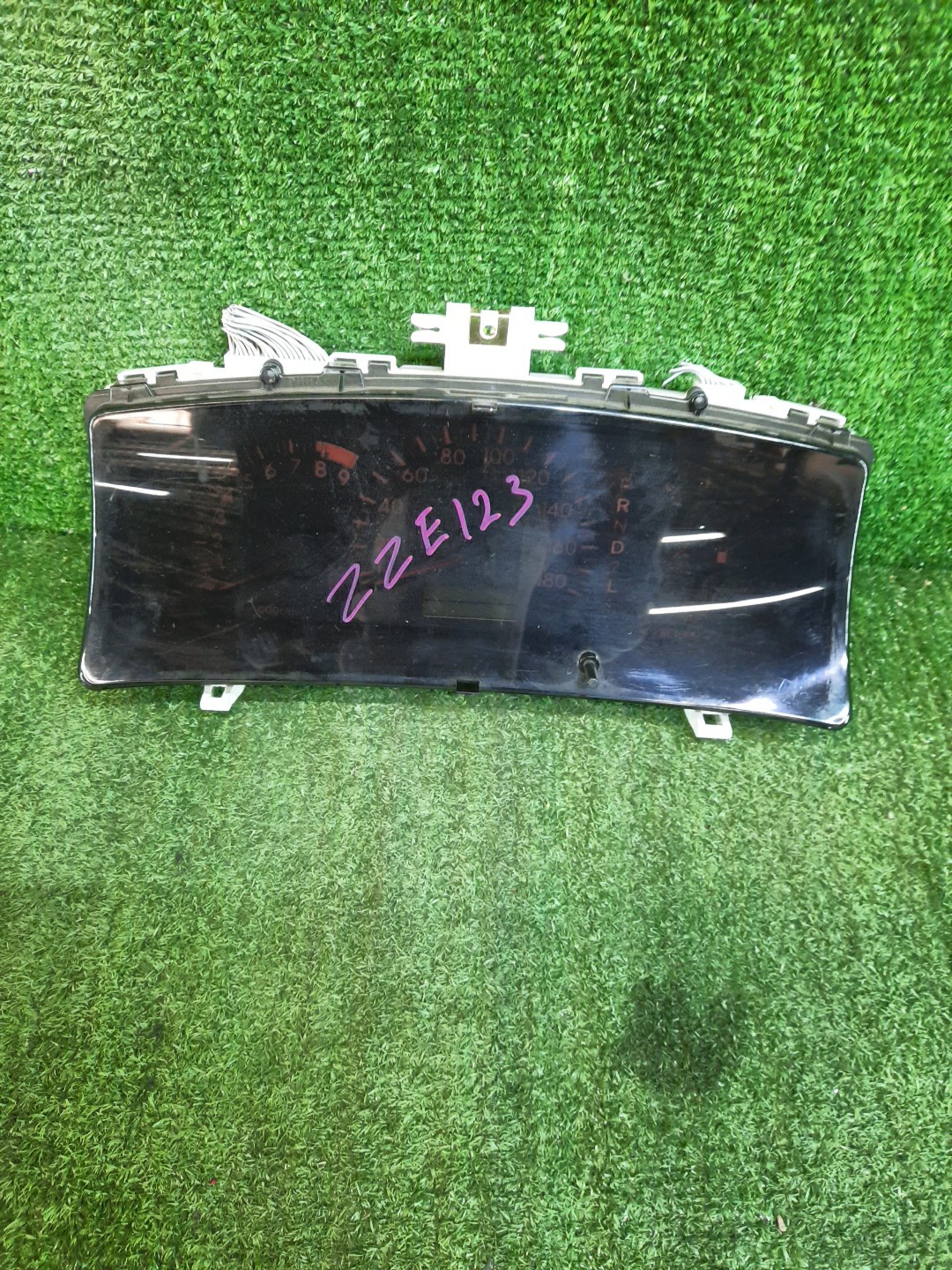 Спидометр TOYOTA COROLLA RUNX ZZE123 2ZZ-GE 83800-1E740 1 ракурс