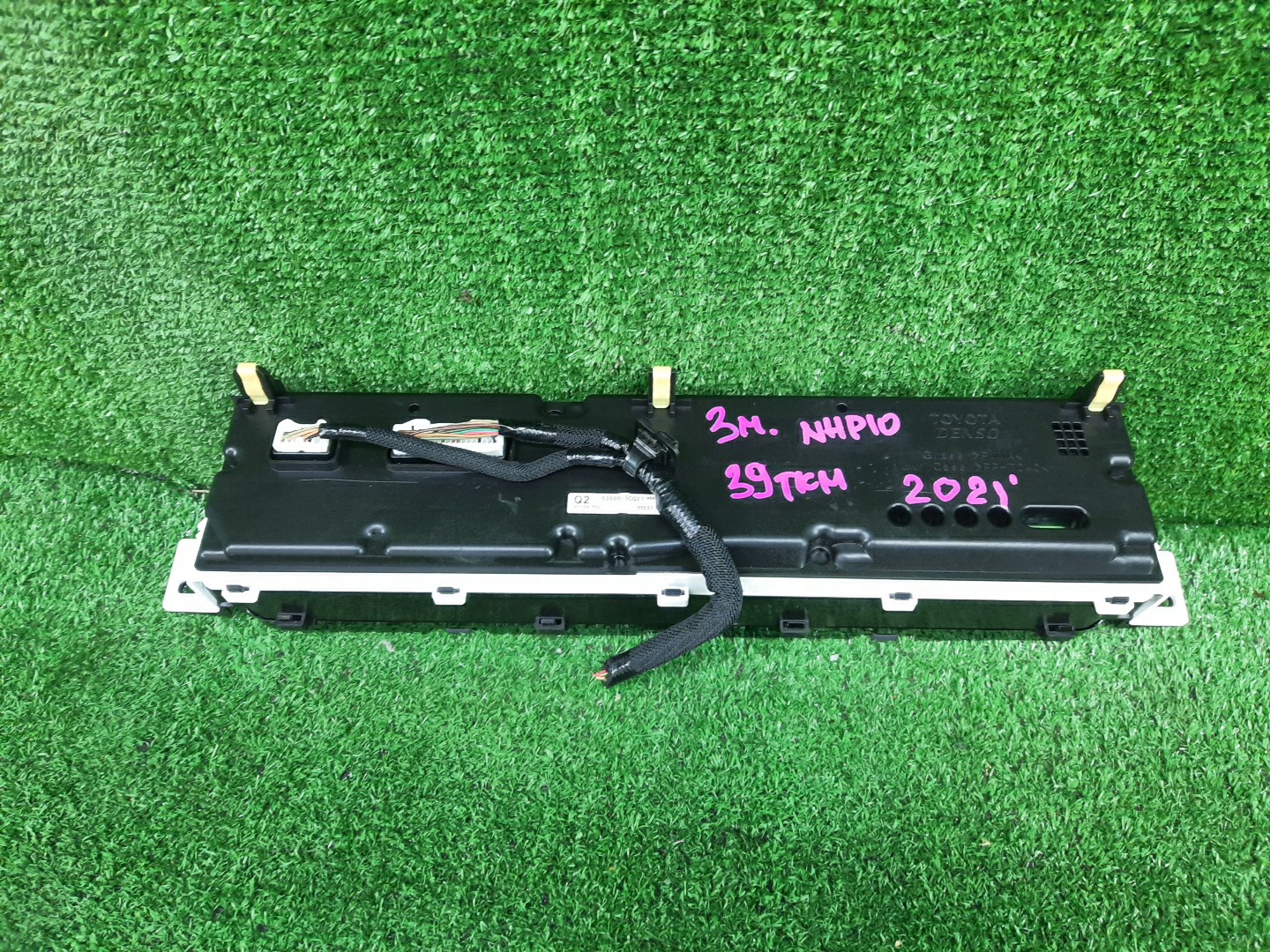 Спидометр TOYOTA AQUA NHP10 1NZ-FXE 83800-5CQ21 3 ракурс
