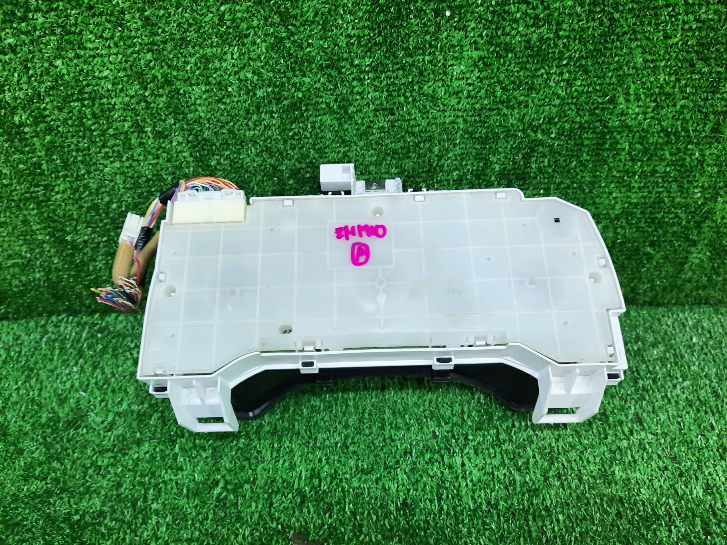 Спидометр TOYOTA ISIS ZNM10G 1ZZ-FE 83800-44C70A 2 ракурс Спидометр TOYOTA ISIS ZNM10G 1ZZ-FE 83800-44C70A 2 ракурс