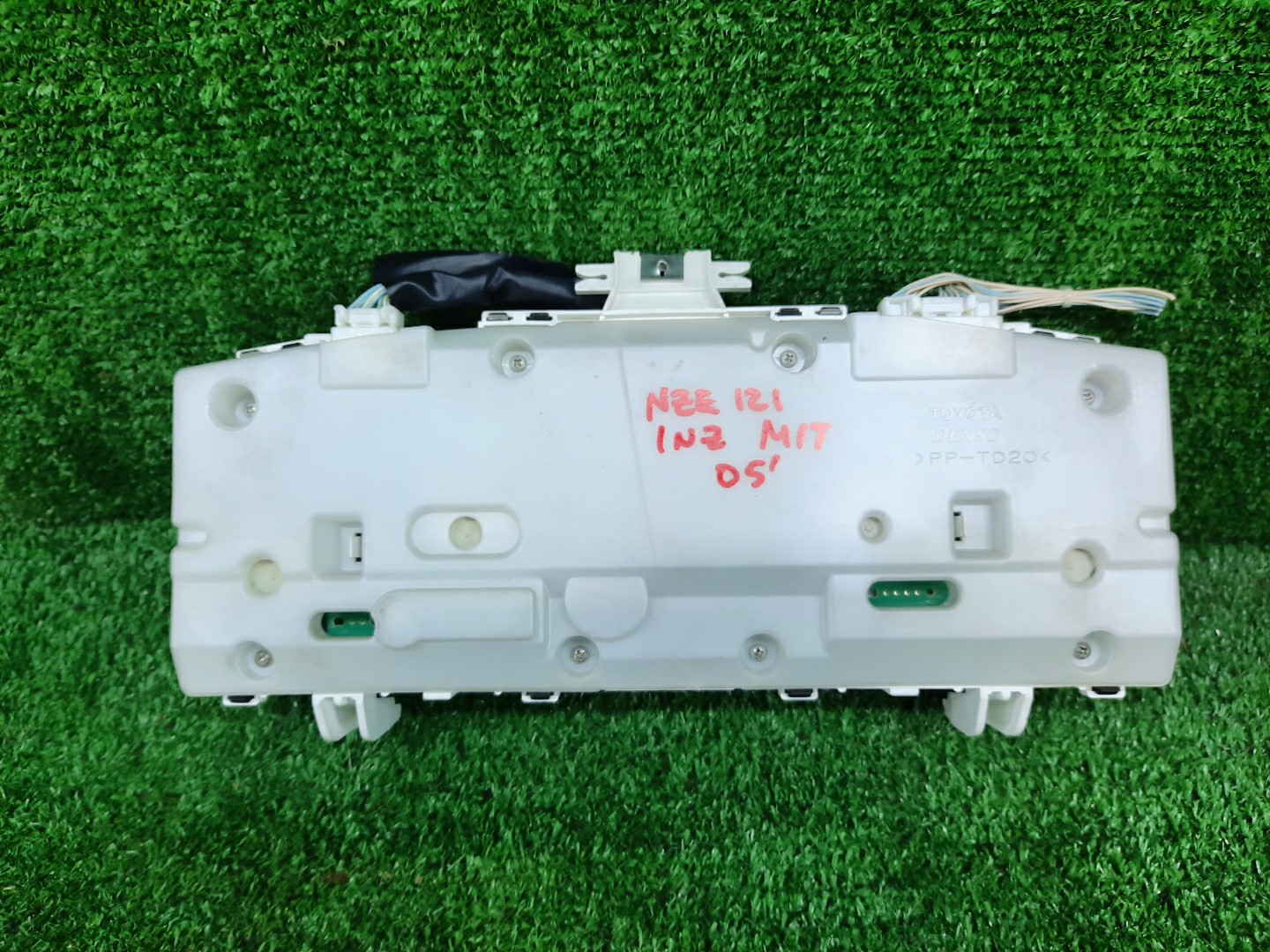 Спидометр TOYOTA COROLLA NZE121 1NZ-FE 83800-12A70 2 ракурс