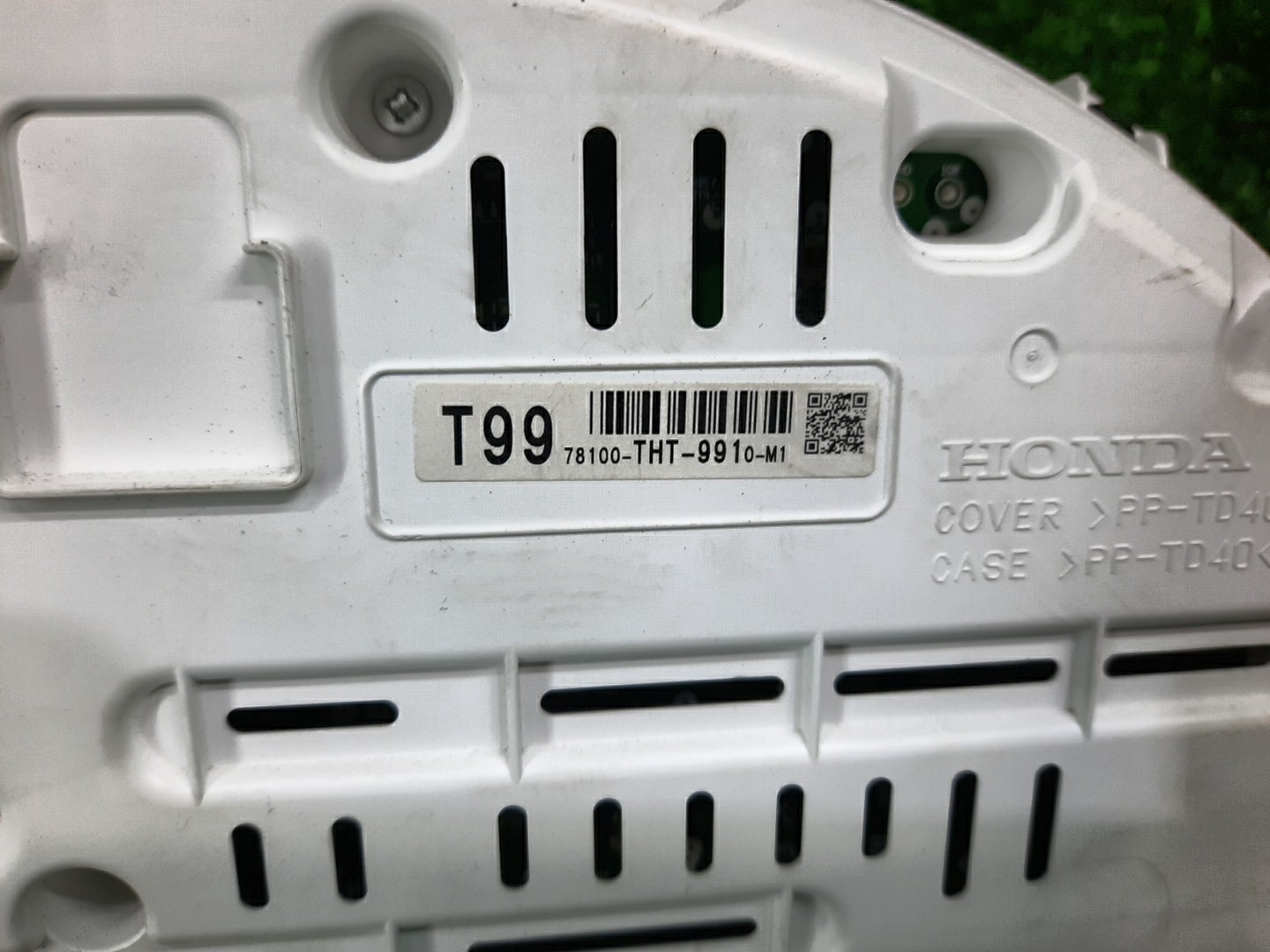 Спидометр HONDA VEZEL RU1 L15B 78100-THT-9910-M1 3 ракурс