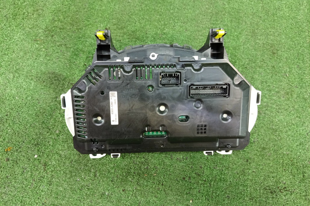 Спидометр TOYOTA RACTIS NCP120 1NZ-FE 83800-52M61 2 ракурс