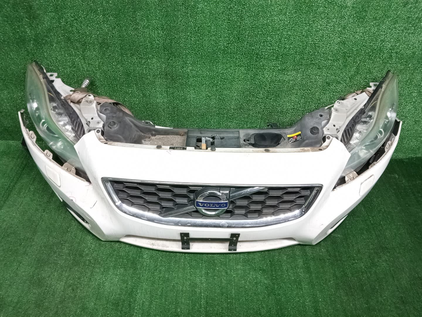 Ноускат VOLVO C30 MK43 B4204S3 31521 4 ракурс Ноускат VOLVO C30 MK43 B4204S3 31521 4 ракурс