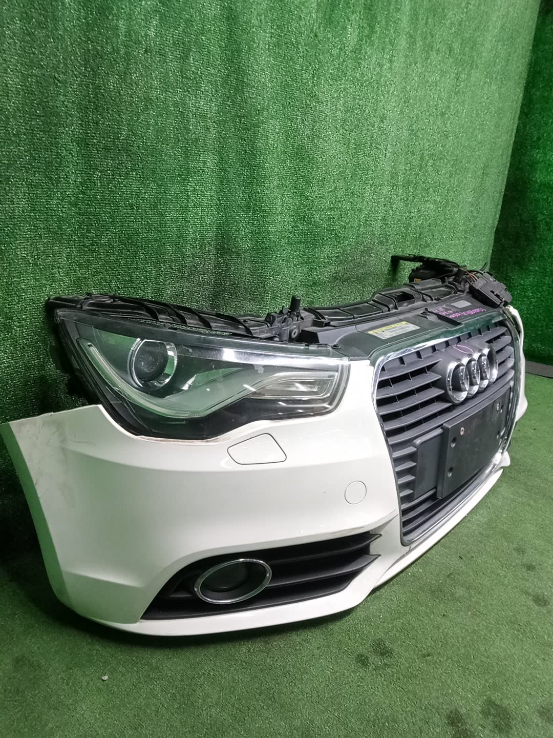 Ноускат AUDI A1 8X1 CAXA 8X0805594B 3 ракурс Ноускат AUDI A1 8X1 CAXA 8X0805594B 3 ракурс