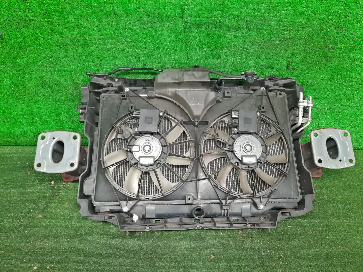 Рамка радиатора MAZDA CX-5 KE5AW, KE5FW, KEEAW, KEEFW, KE2AW, KE2FW SH-VPTS 9127 2 ракурс