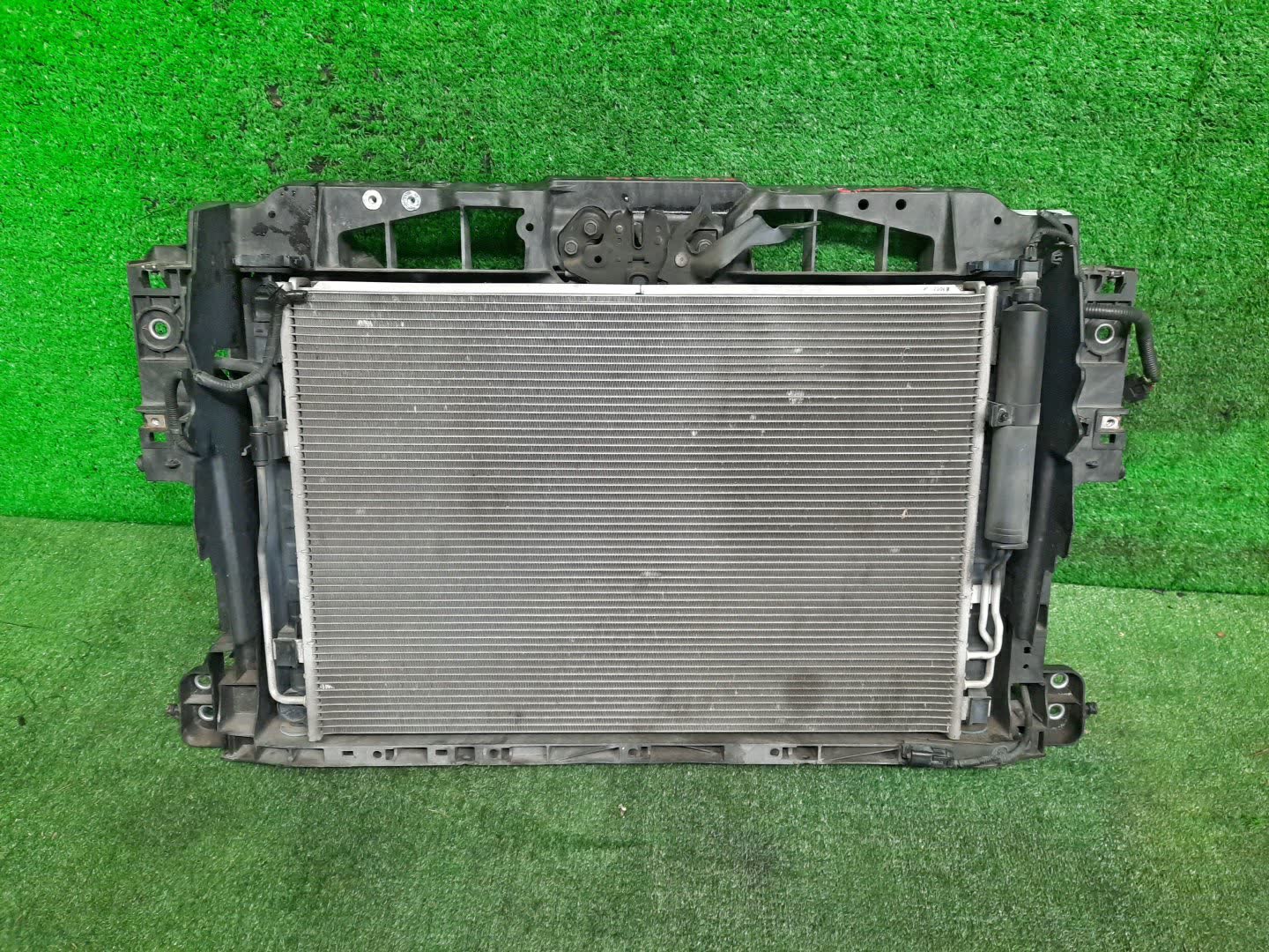 Рамка радиатора NISSAN ELGRAND E52 0157 1 ракурс