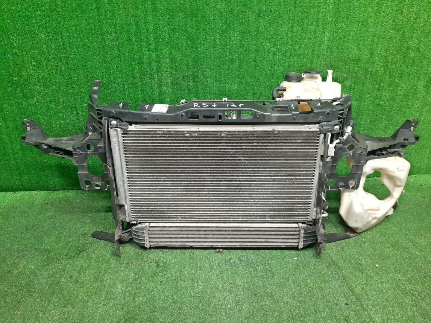 Рамка радиатора MINI HATCH R56 N14B16AB 0916 1 ракурс
