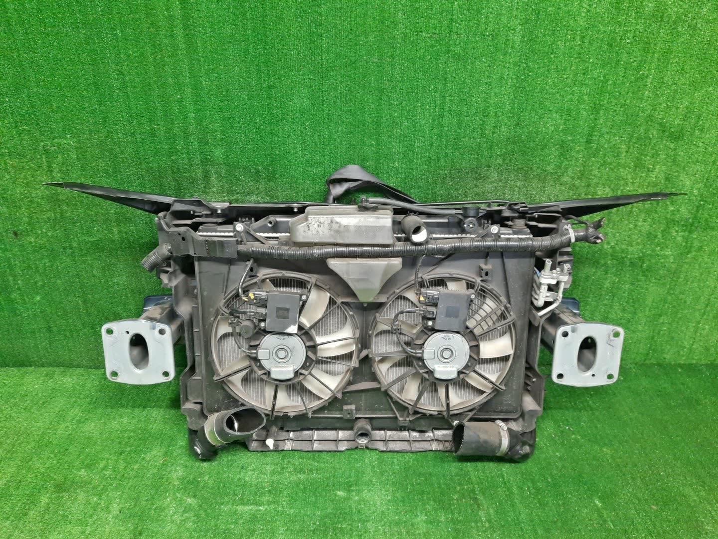 Рамка радиатора MAZDA CX-5 KE5AW, KE5FW, KEEAW, KEEFW, KE2AW, KE2FW SH-VPTS 1306 2 ракурс